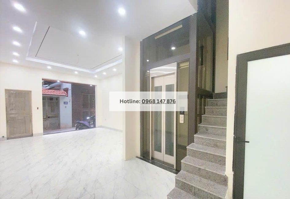 Bán nhà riêng 40m2, 10,3 tỷ tại Lê Hồng Phong, Hà Cầu, Hà Đông, nhà 5 tầng, có thang máy, đủ công năng, pháp lý chuẩn