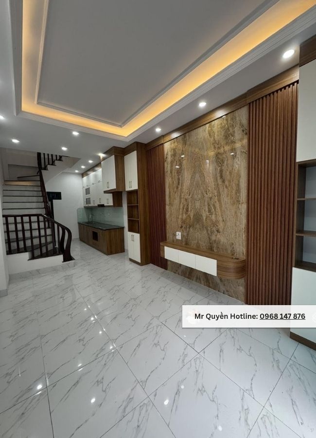 Bán nhà độc lập 5 tầng 32m² – ô tô đỗ ngày đêm – gần Aeon Mall Dương Nội – giá chỉ 5,3 tỷ